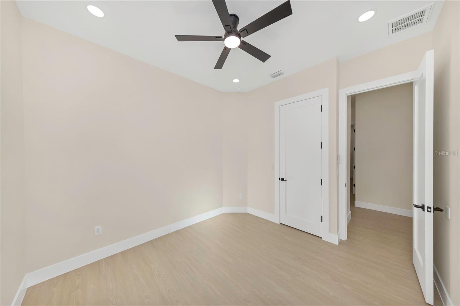 Image 18 of 33 For 4403 43rd Street N