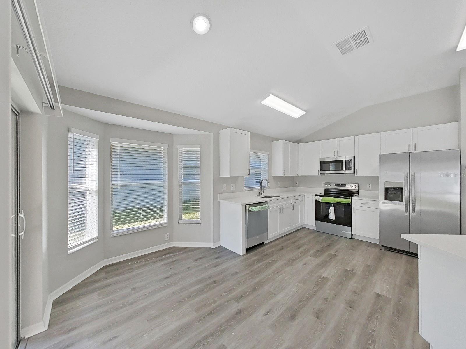 Listing photo id 10 for 705 Straw Lake Drive