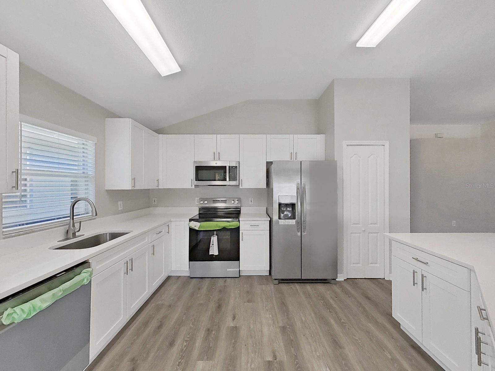 Listing photo id 13 for 705 Straw Lake Drive