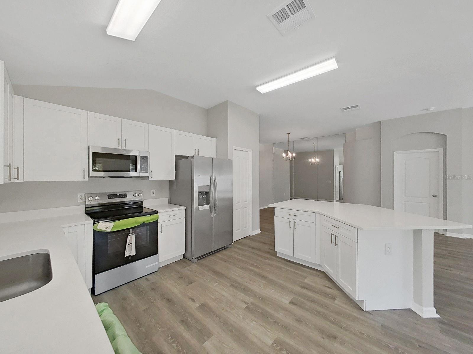 Listing photo id 14 for 705 Straw Lake Drive