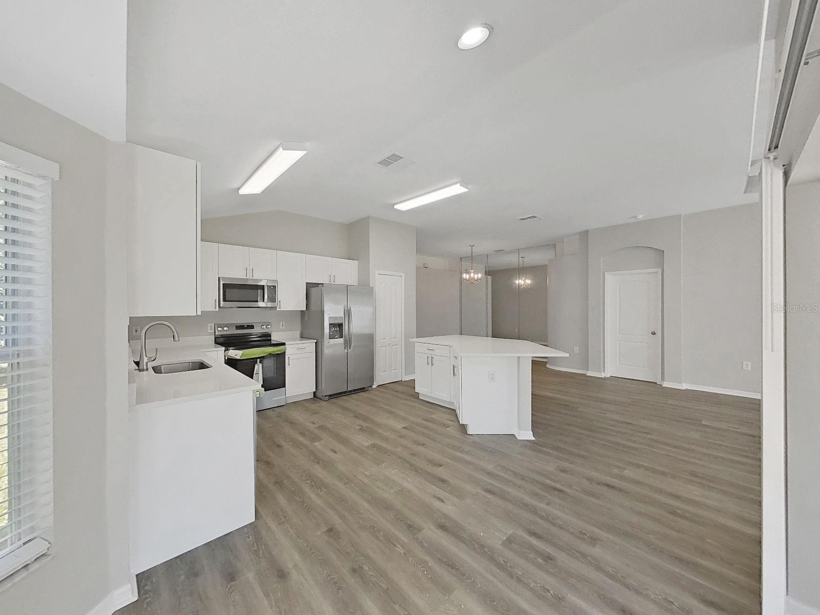 Listing photo id 15 for 705 Straw Lake Drive