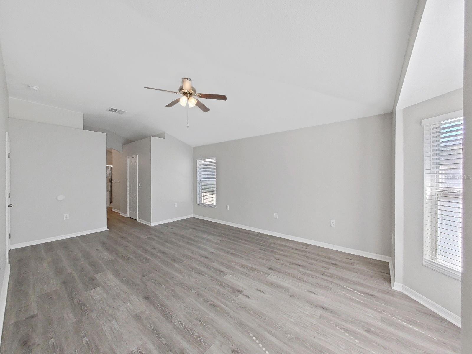 Listing photo id 17 for 705 Straw Lake Drive