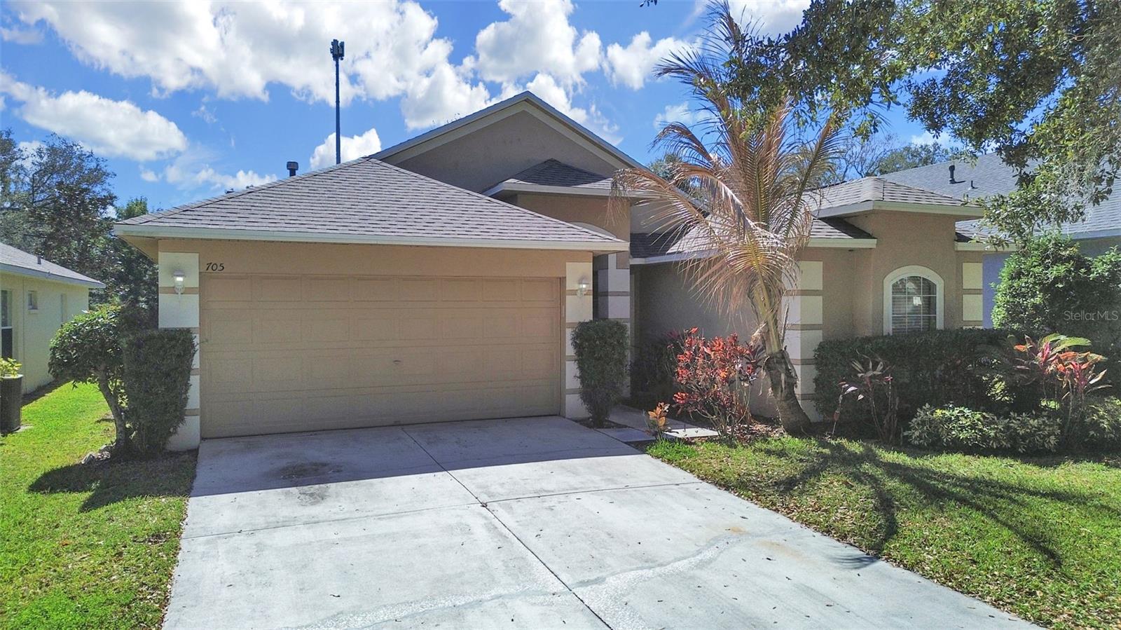 Listing photo id 0 for 705 Straw Lake Drive