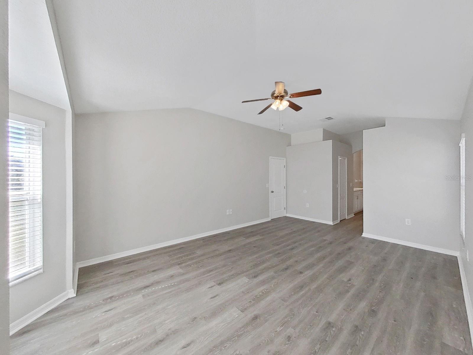 Listing photo id 19 for 705 Straw Lake Drive