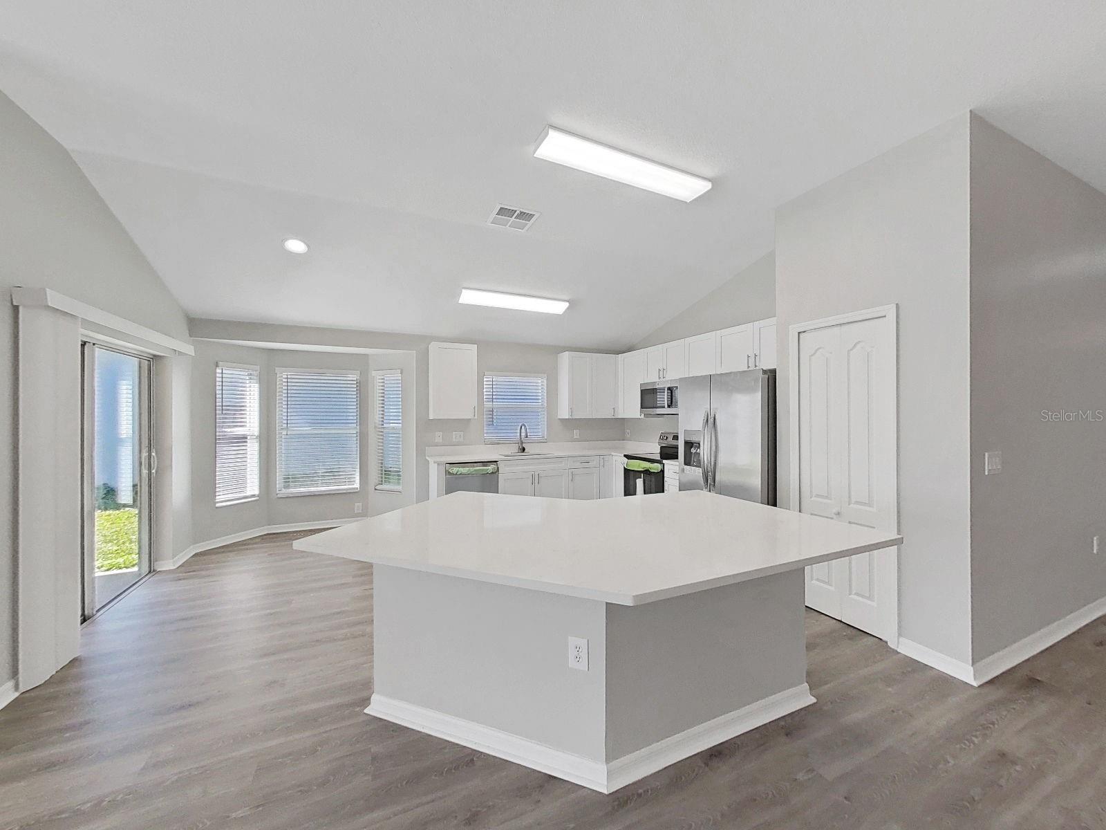 Listing photo id 7 for 705 Straw Lake Drive