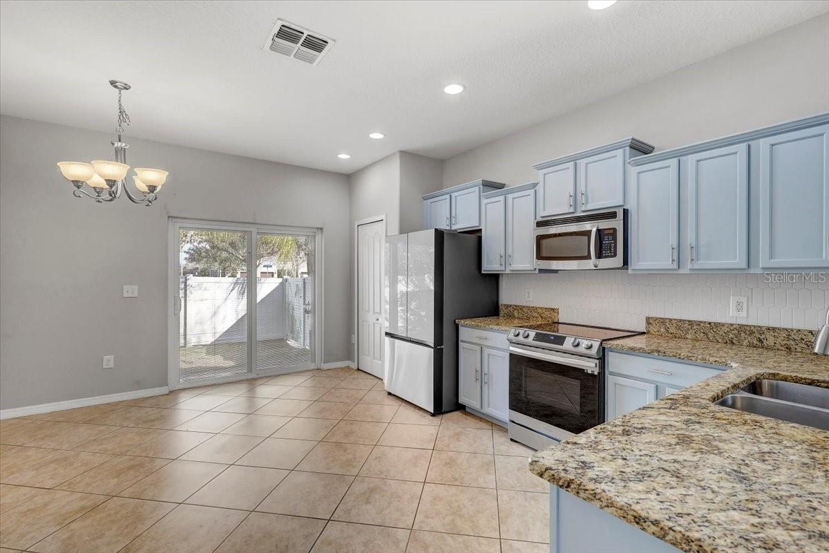 Image 8 of 34 For 2705 Lantern Hill Avenue