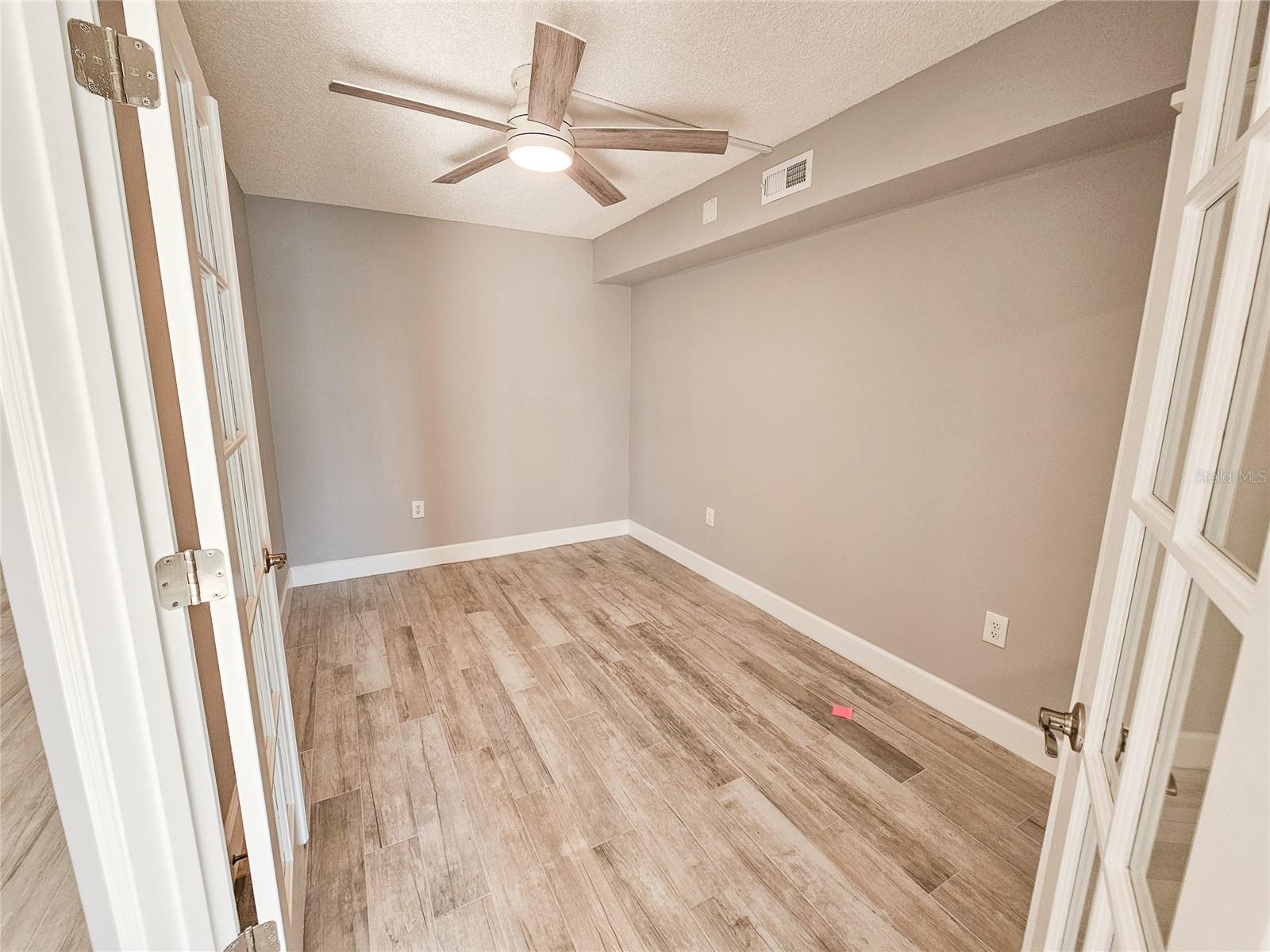 Image 10 of 36 For 5900 Shore Boulevard S 108