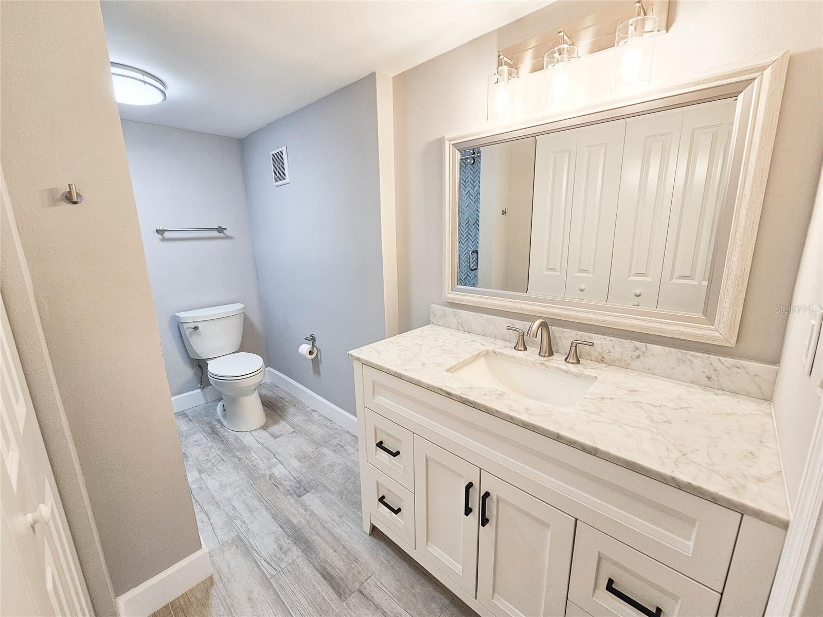 Image 19 of 36 For 5900 Shore Boulevard S 108