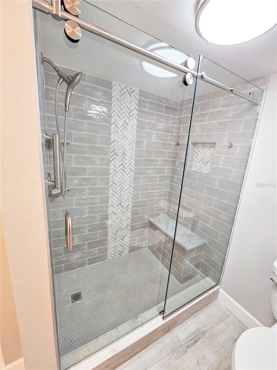 Image 20 of 36 For 5900 Shore Boulevard S 108