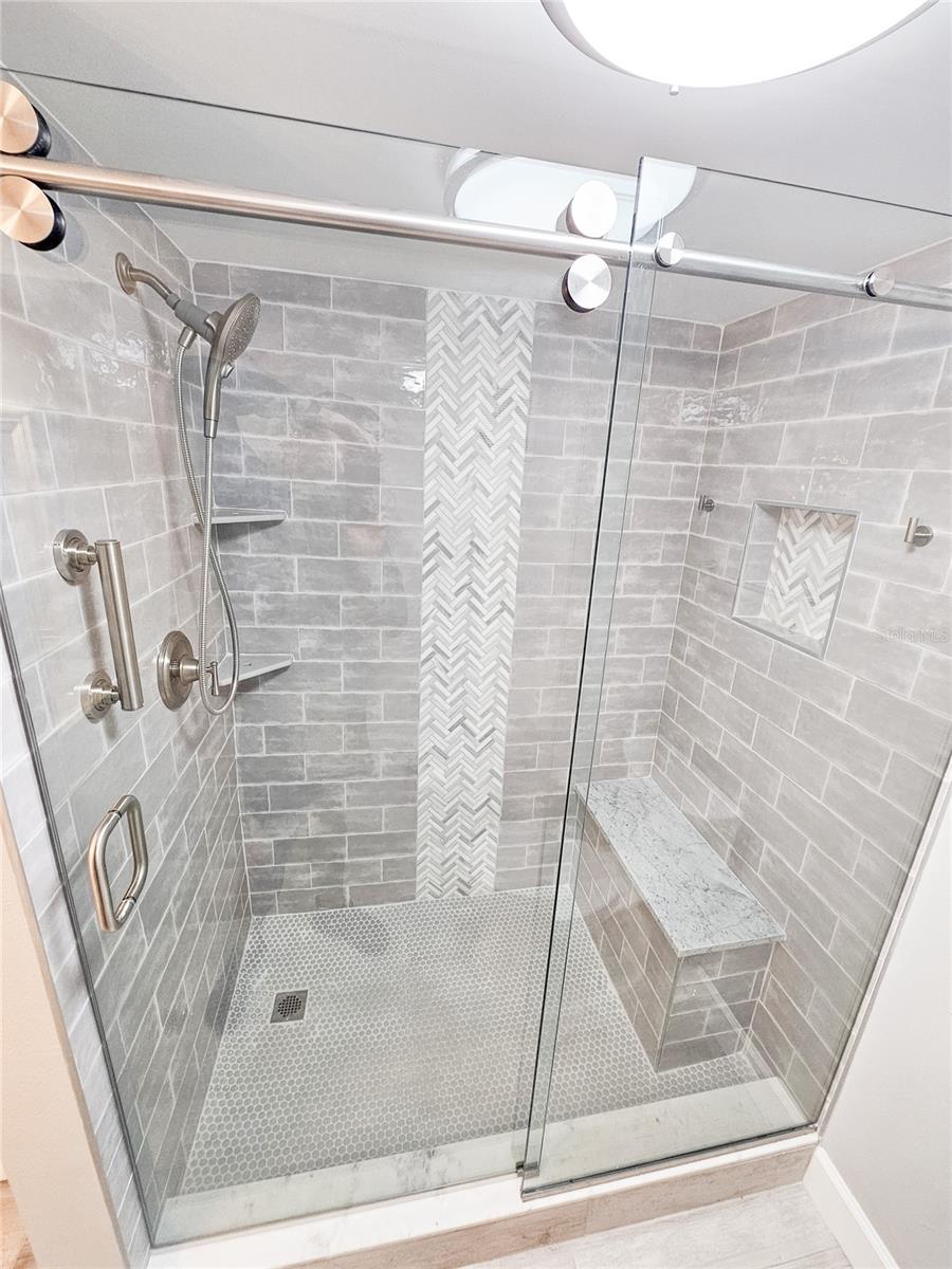 Image 21 of 36 For 5900 Shore Boulevard S 108