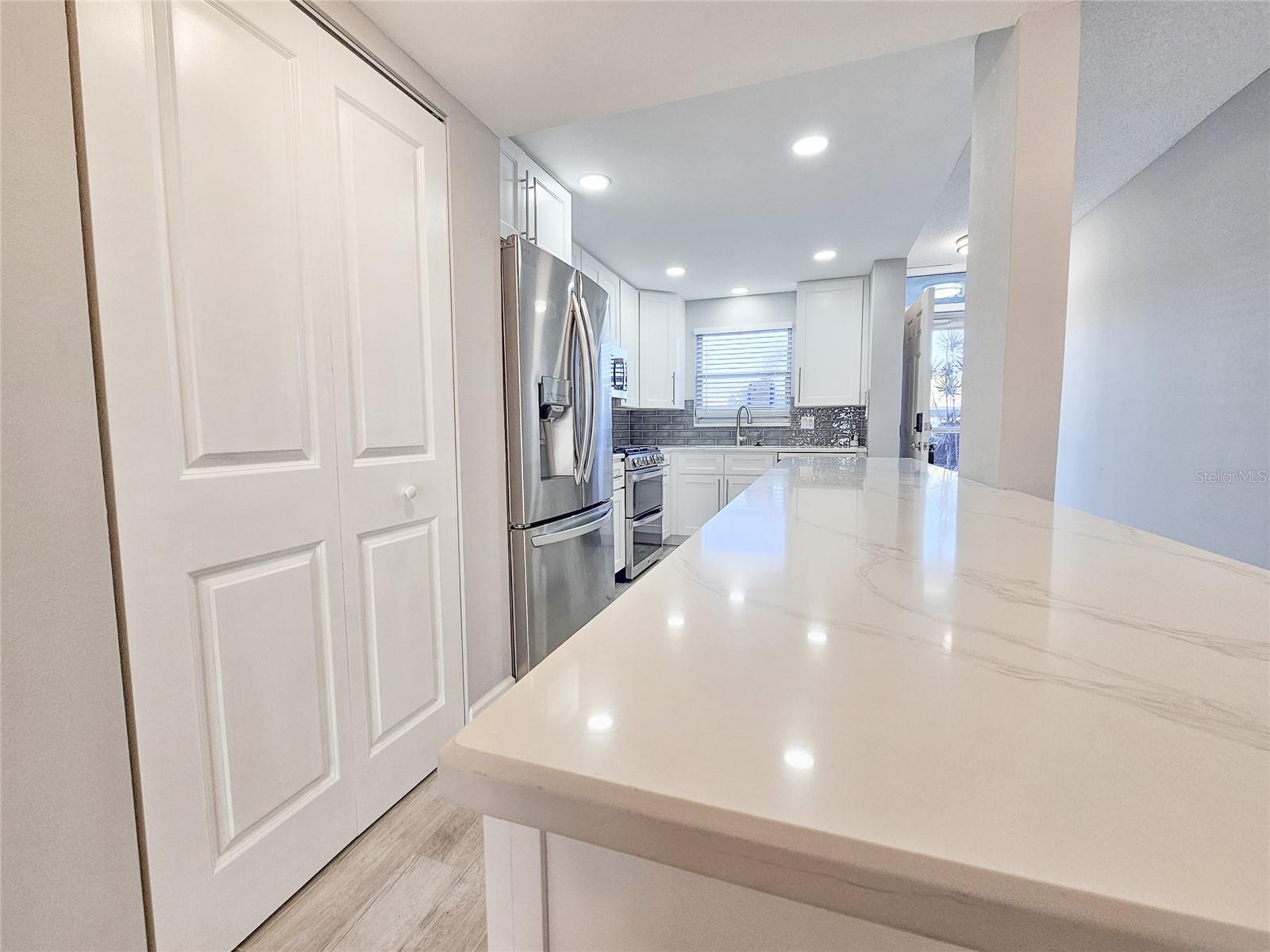 Image 5 of 36 For 5900 Shore Boulevard S 108