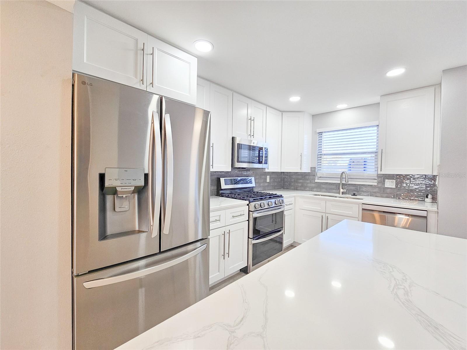 Image 6 of 36 For 5900 Shore Boulevard S 108