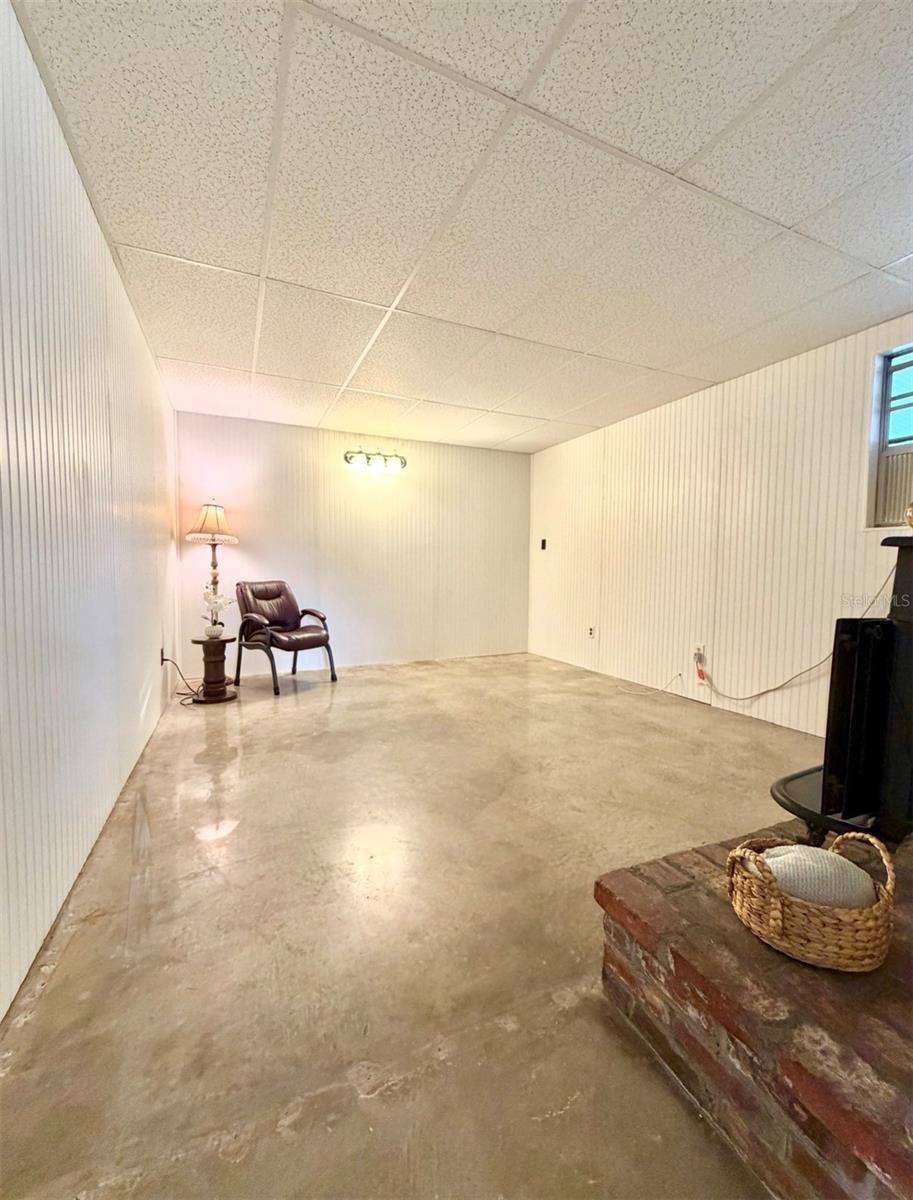 Image 32 of 74 For 506 Brenda Drive