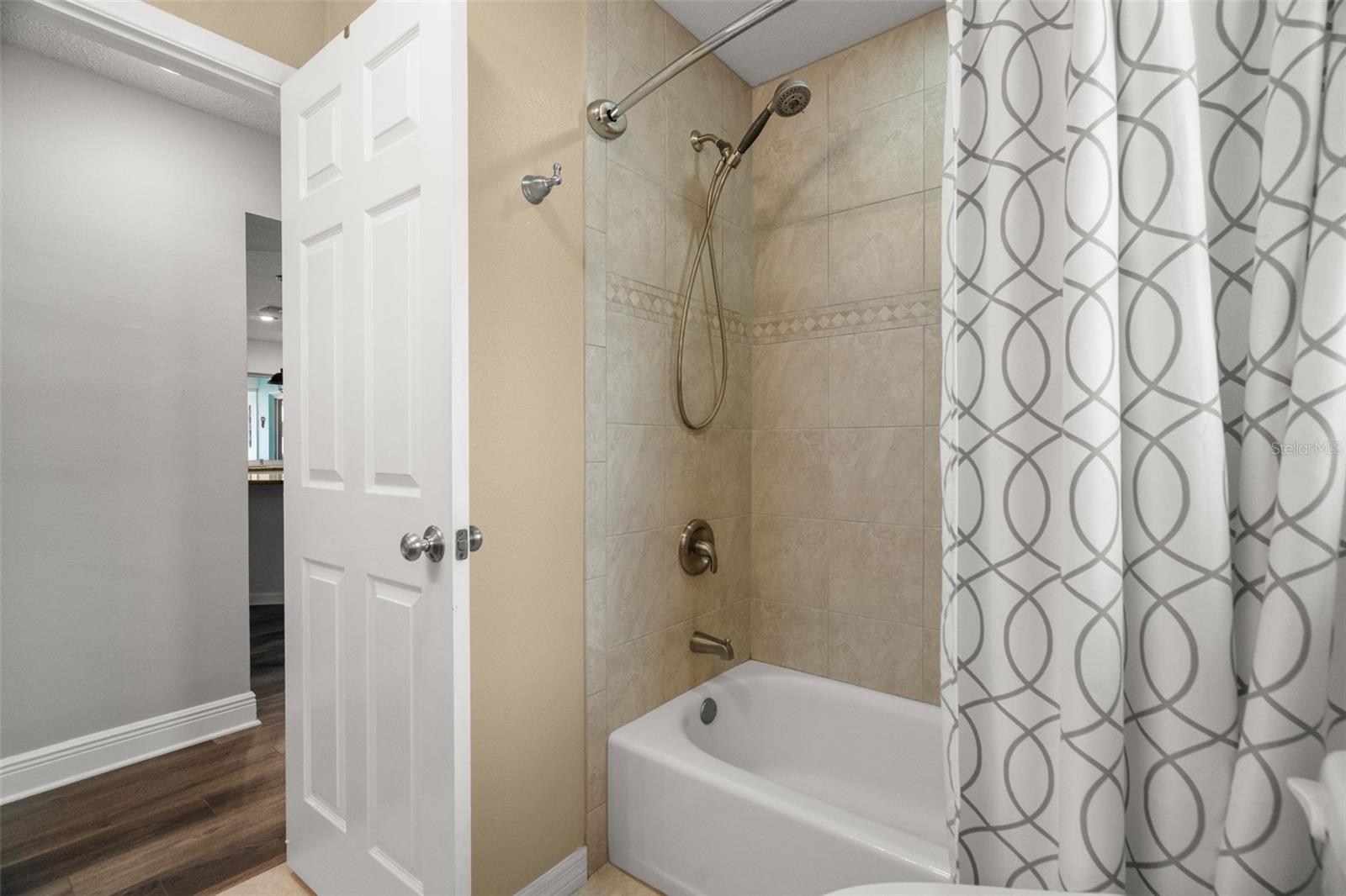 Image 20 of 44 For 101 Chestnut Circle