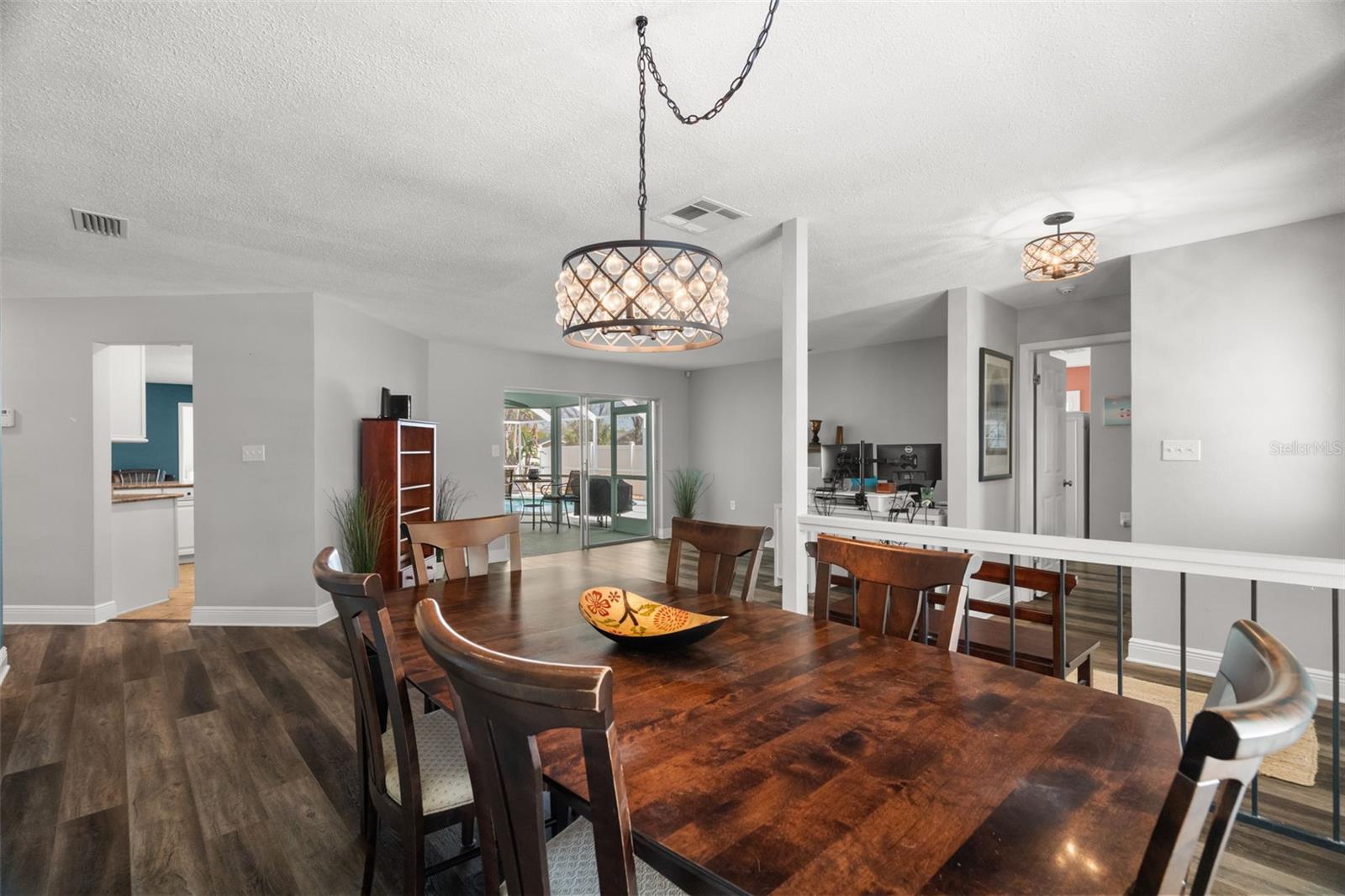 Image 7 of 44 For 101 Chestnut Circle