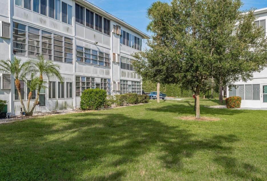 Listing photo id 11 for 11251 80th Avenue 310