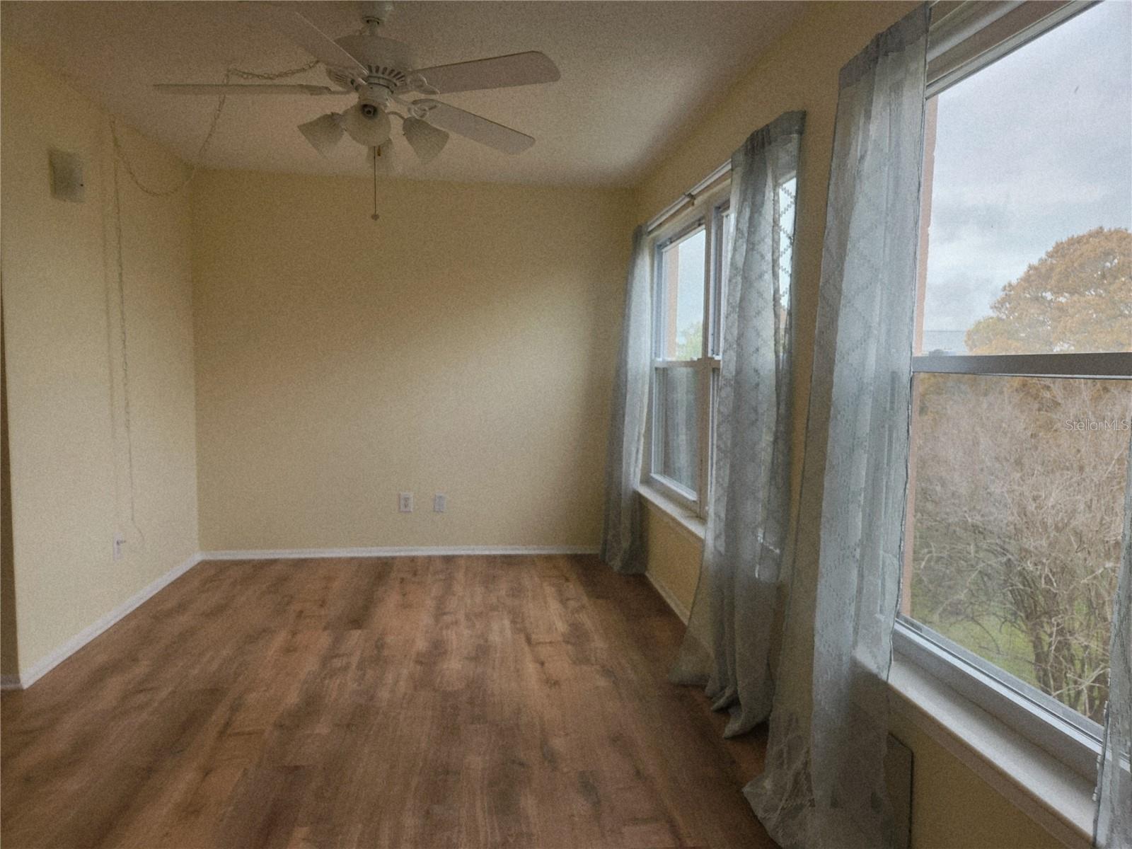 Image 14 of 28 For 2458 Columbia Drive 64