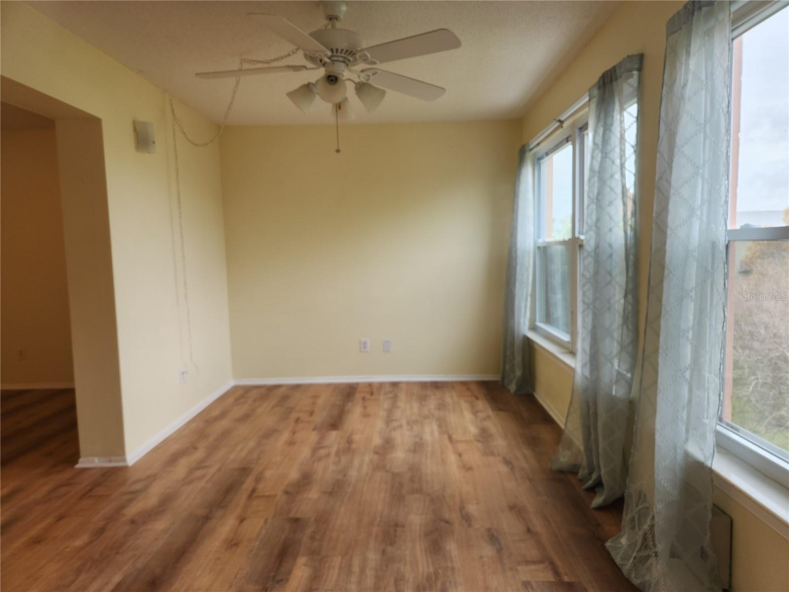 Image 15 of 28 For 2458 Columbia Drive 64