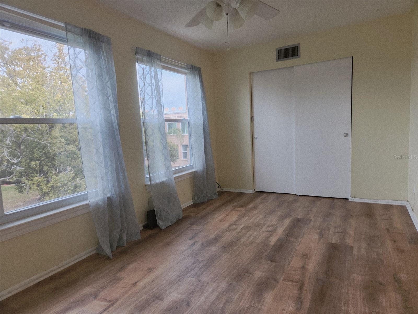 Image 16 of 28 For 2458 Columbia Drive 64