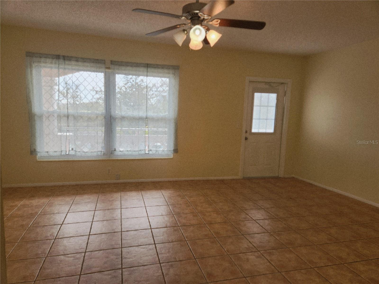 Image 4 of 28 For 2458 Columbia Drive 64