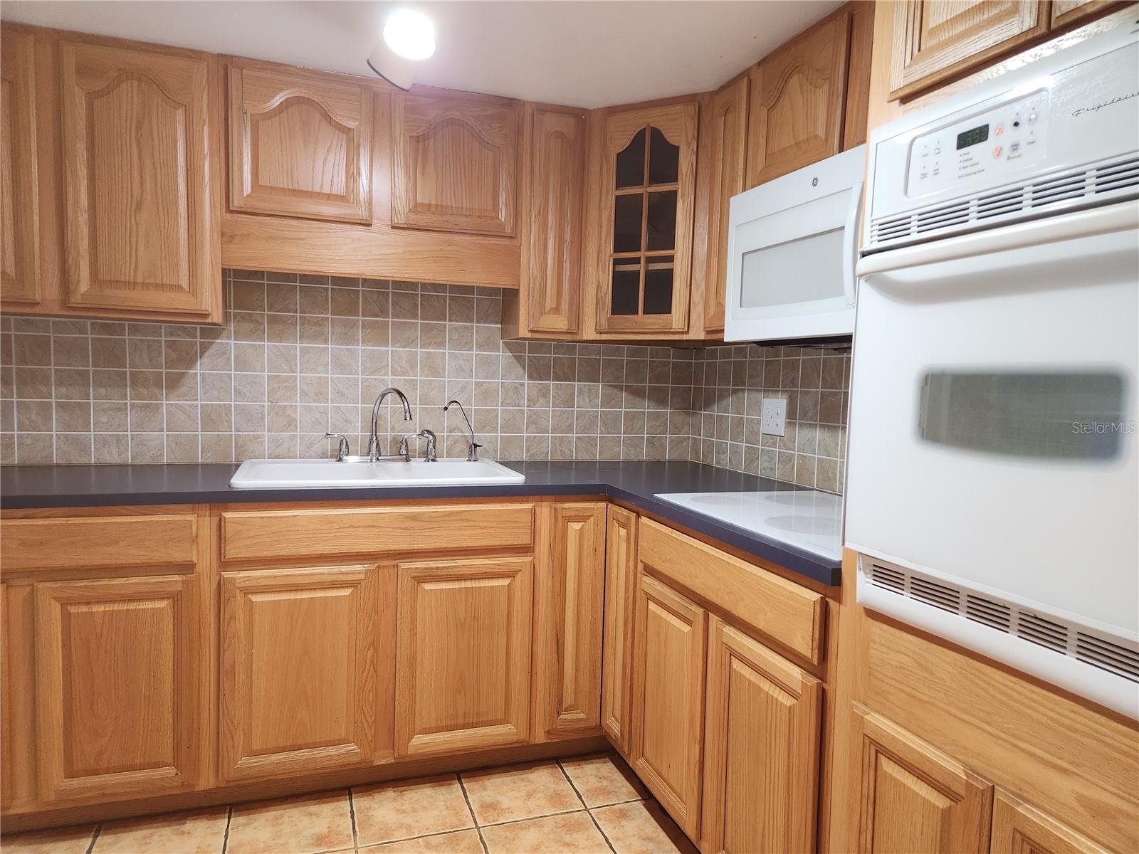 Image 6 of 28 For 2458 Columbia Drive 64