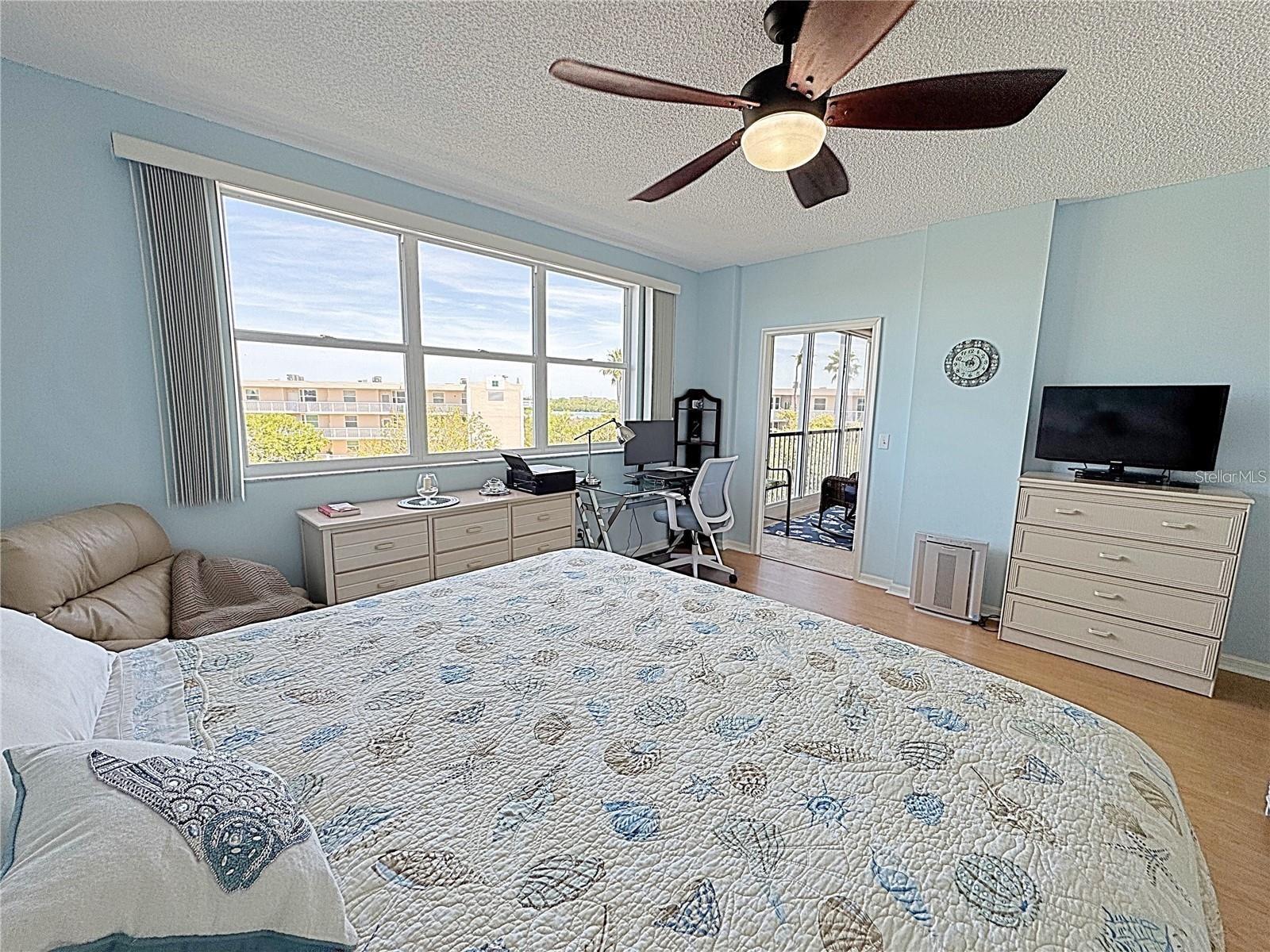 Image 17 of 35 For 6205 Shoreline Drive 1305