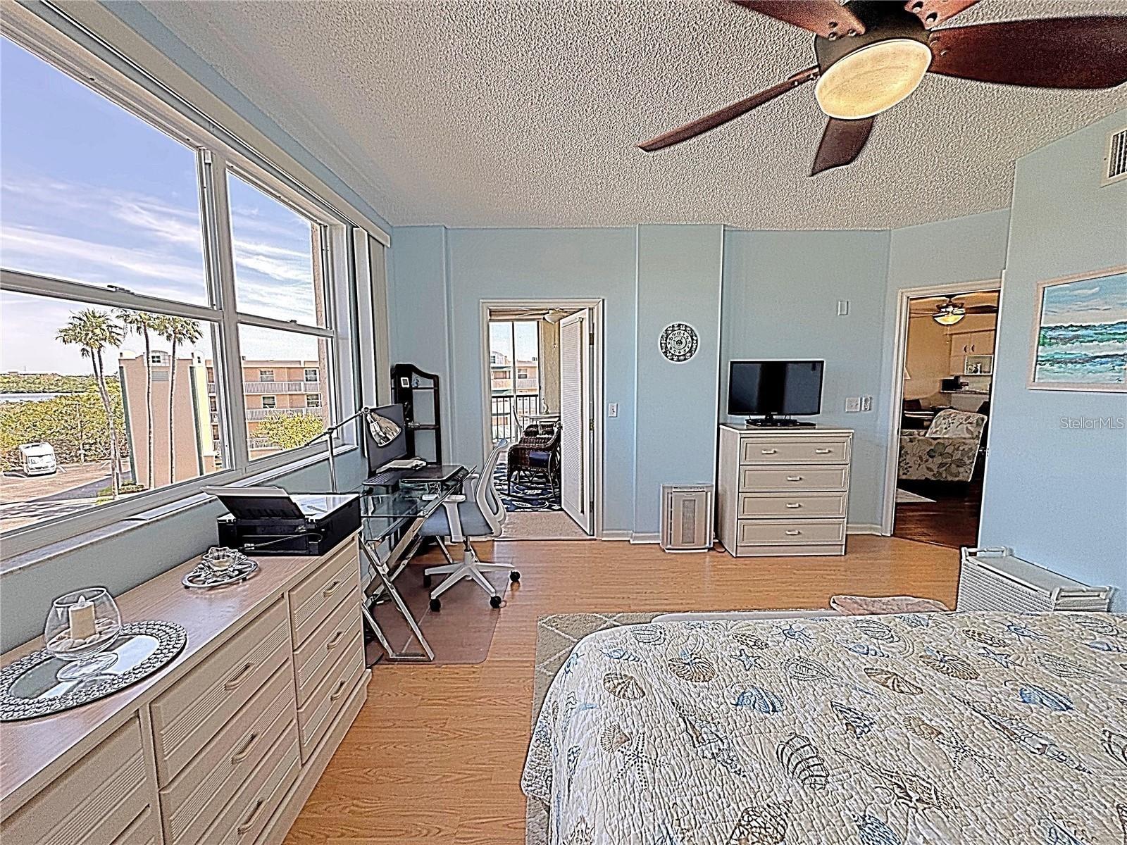 Image 18 of 35 For 6205 Shoreline Drive 1305