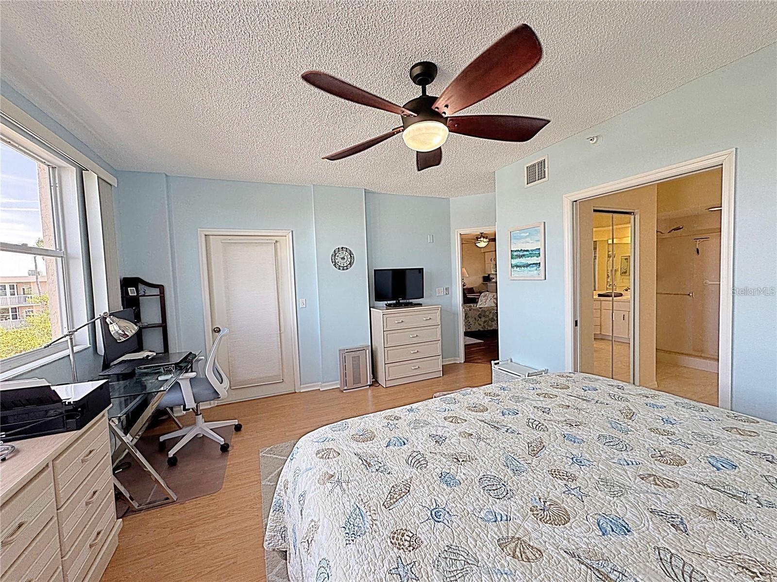 Image 20 of 35 For 6205 Shoreline Drive 1305