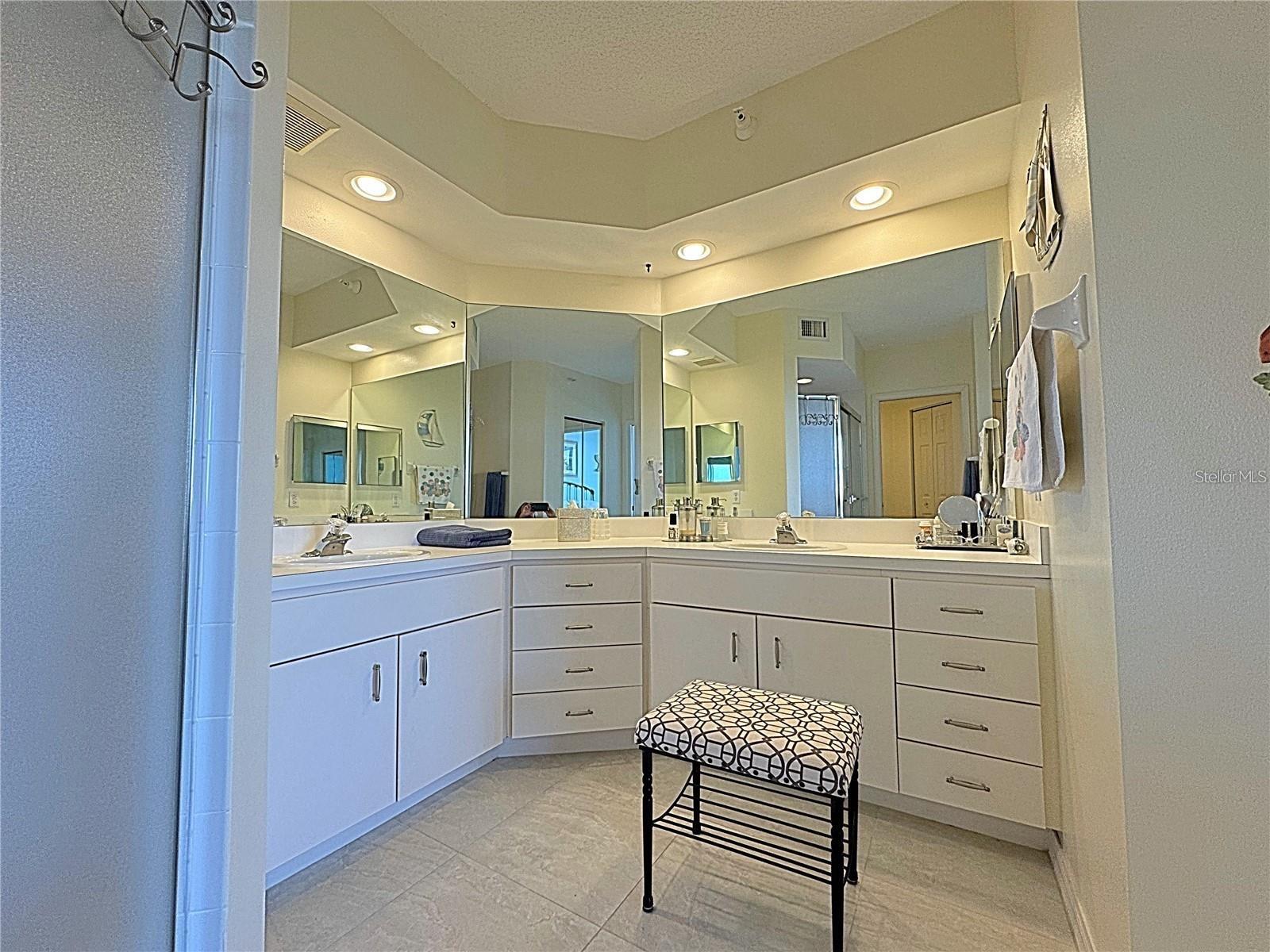 Image 24 of 35 For 6205 Shoreline Drive 1305