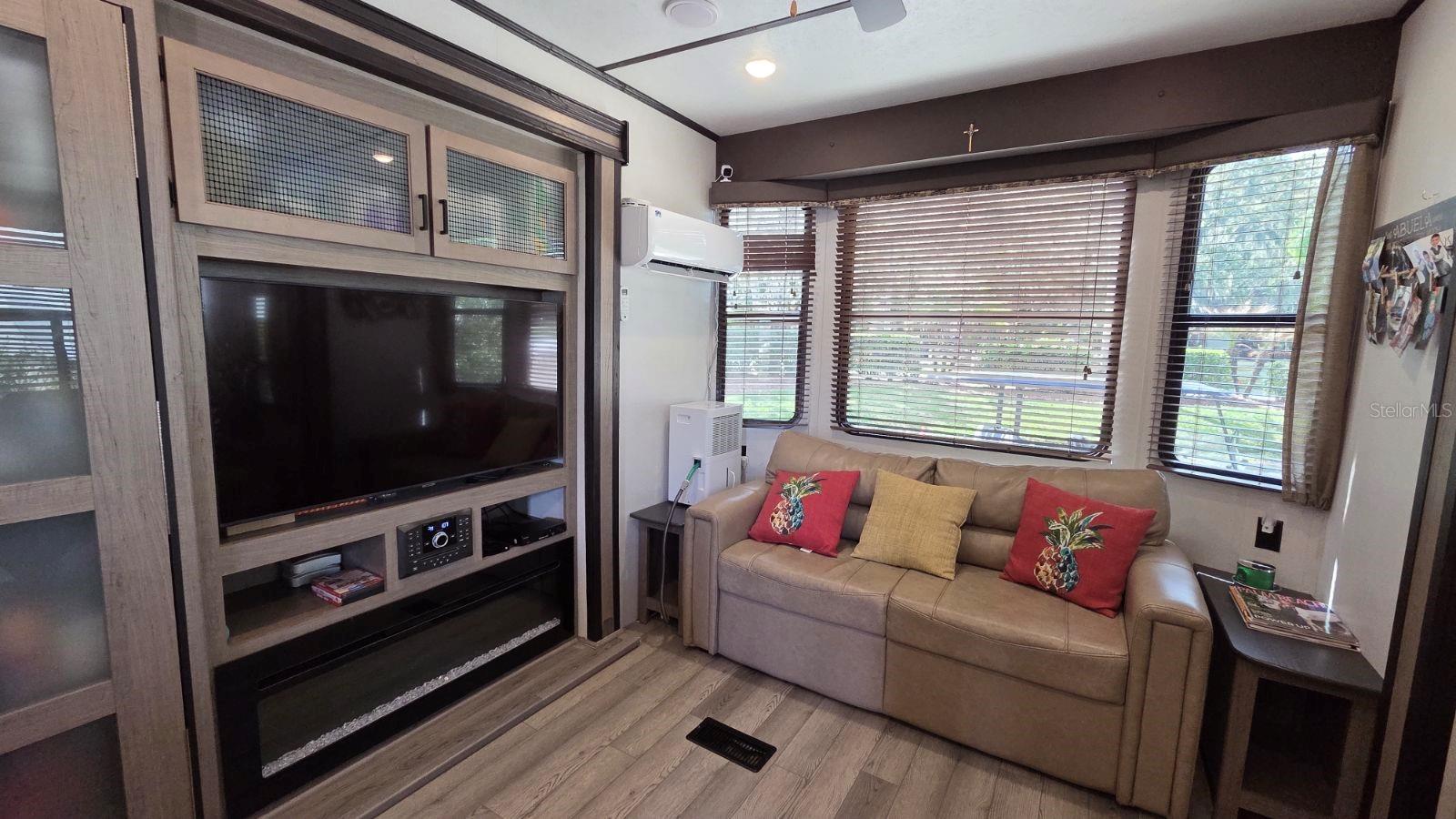 Image 14 of 26 For 431 Waterway Drive