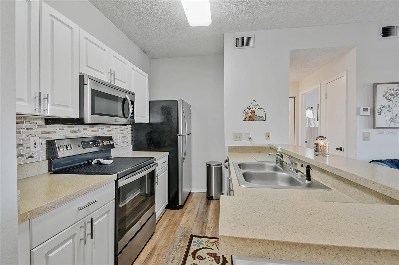 Image 4 of 28 For 4115 Chatham Oak Court 220