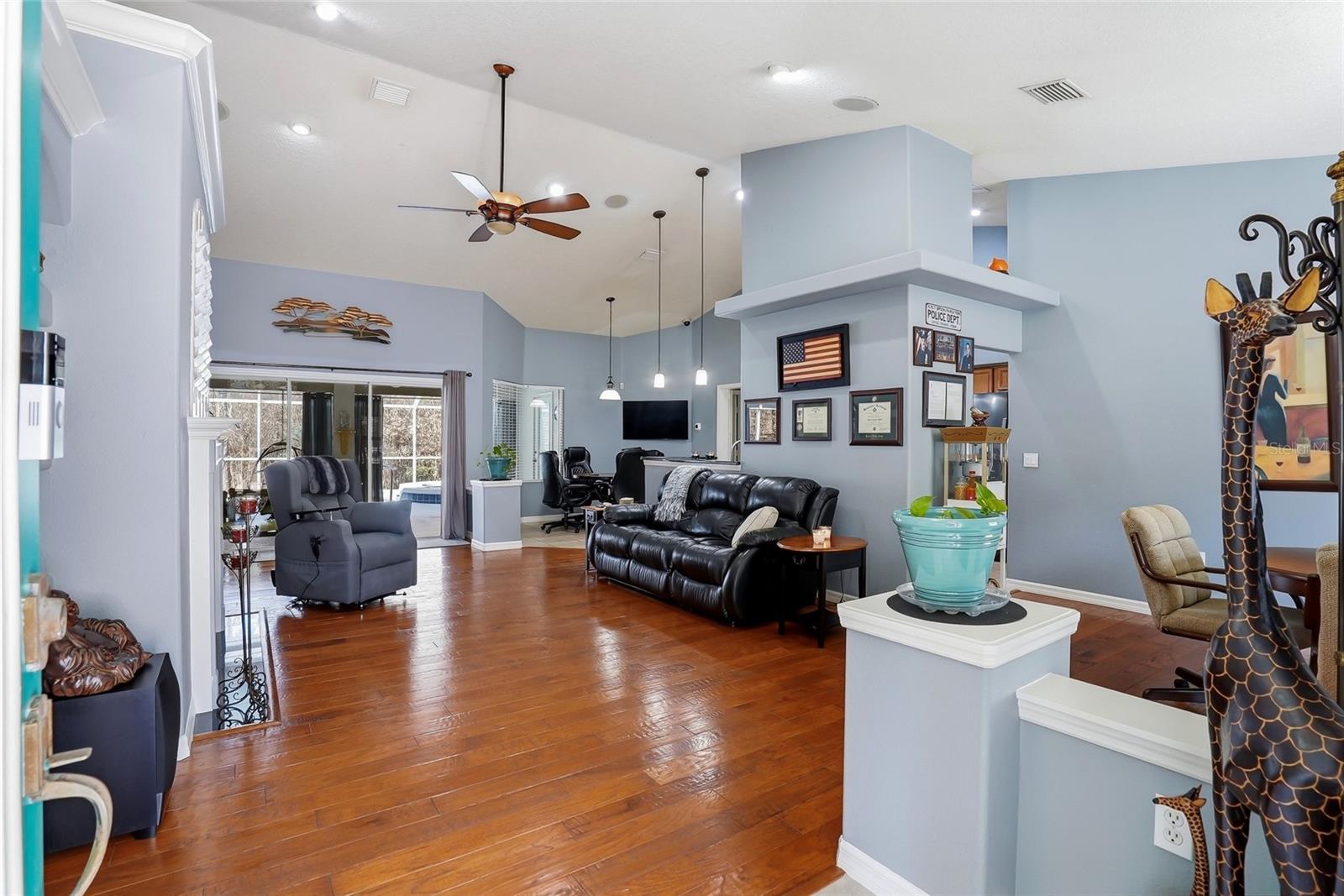 Image 10 of 66 For 296 Quartz Avenue