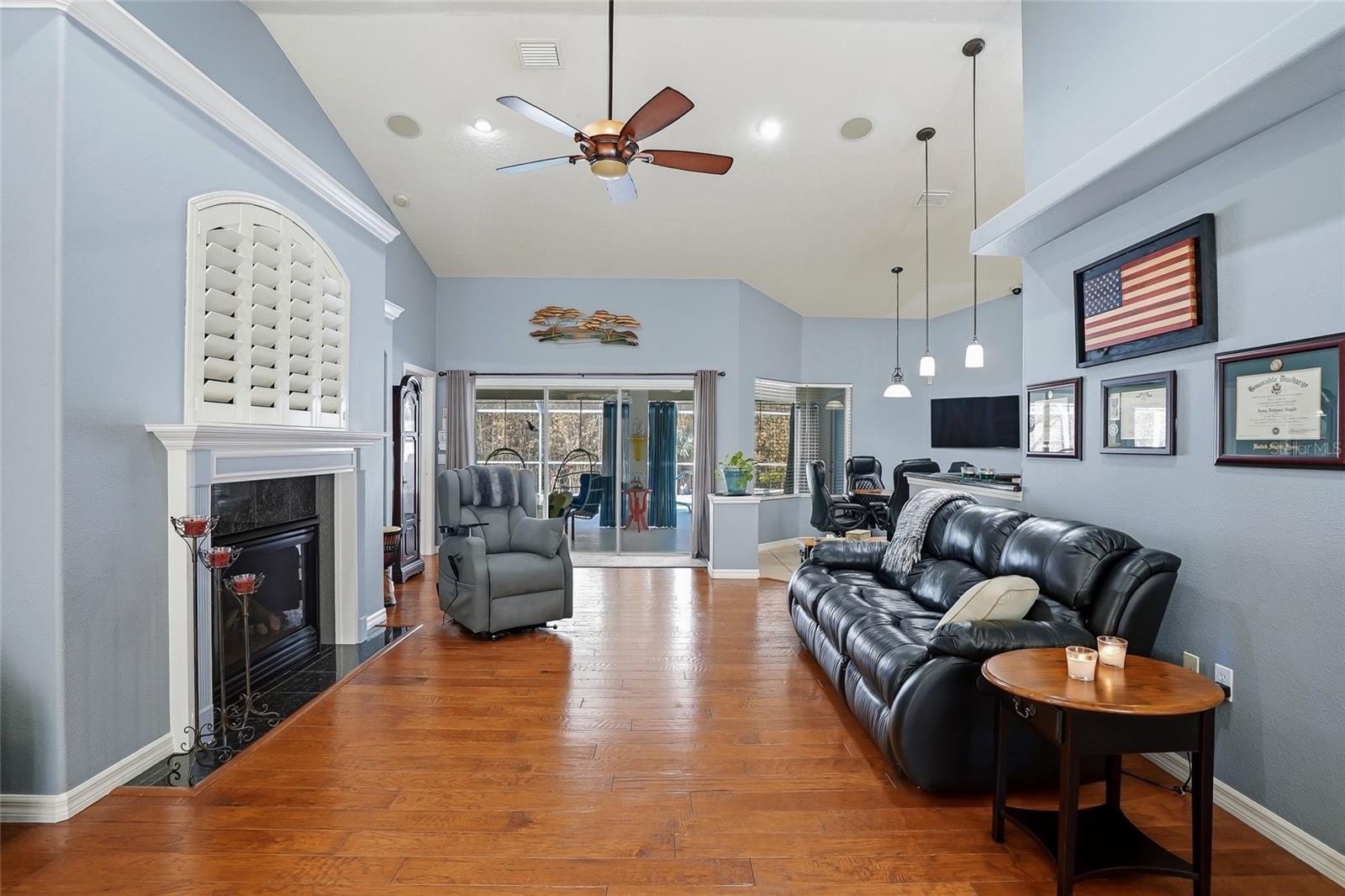 Image 13 of 66 For 296 Quartz Avenue