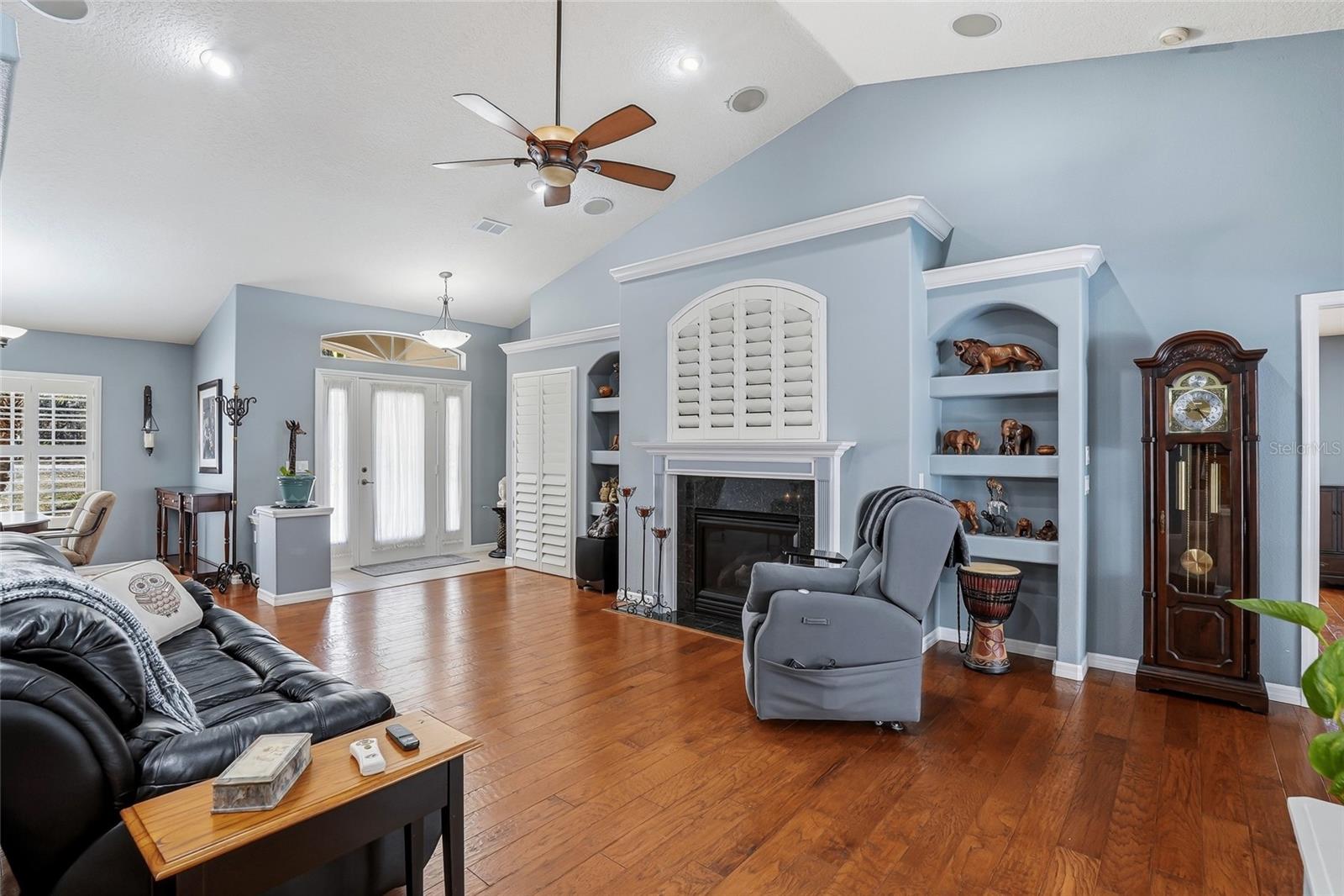 Image 15 of 66 For 296 Quartz Avenue