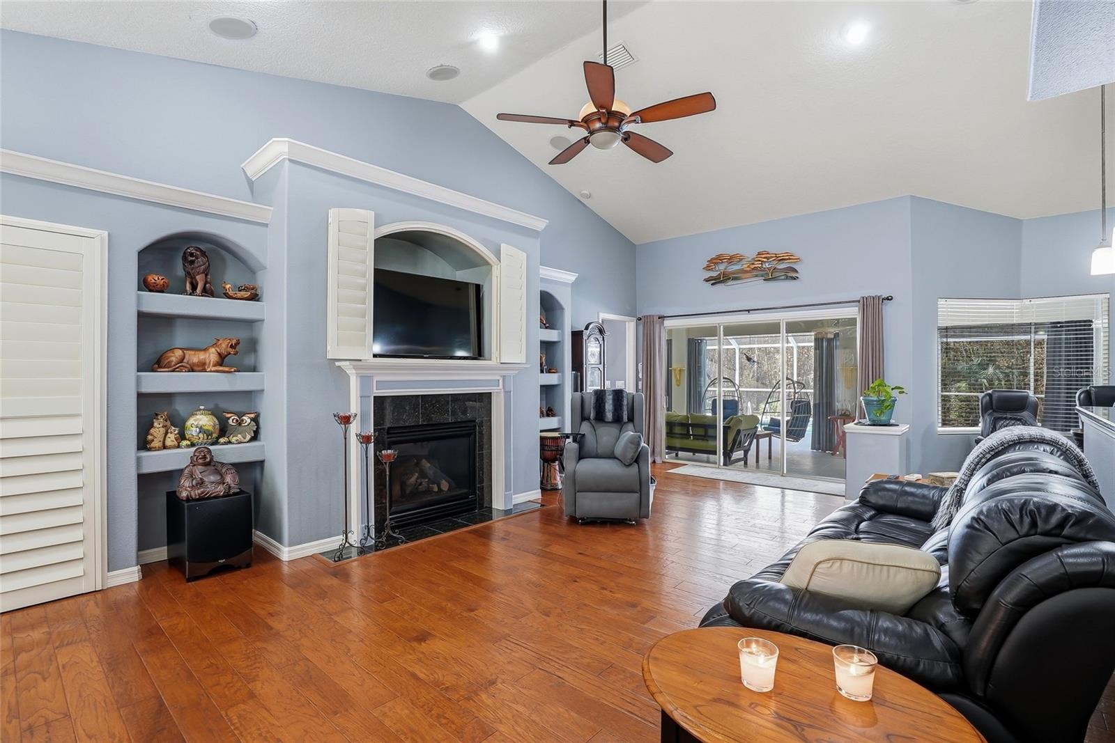 Image 16 of 66 For 296 Quartz Avenue