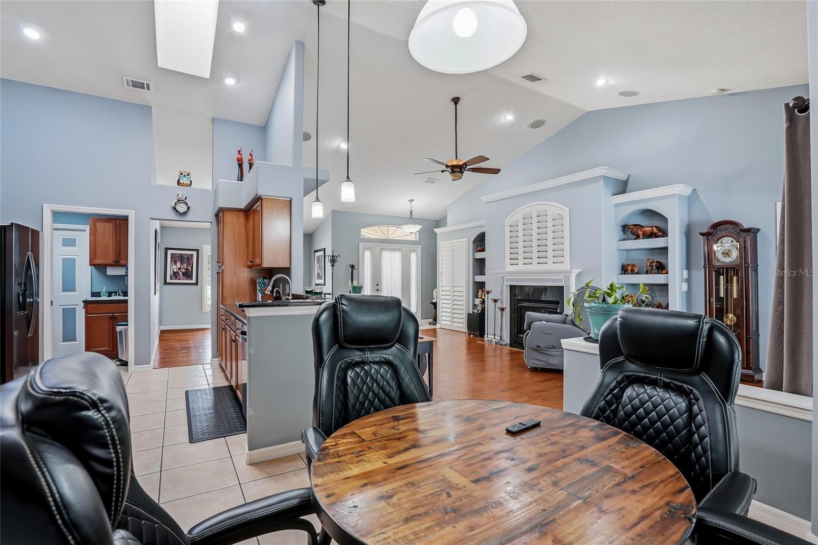 Image 18 of 66 For 296 Quartz Avenue