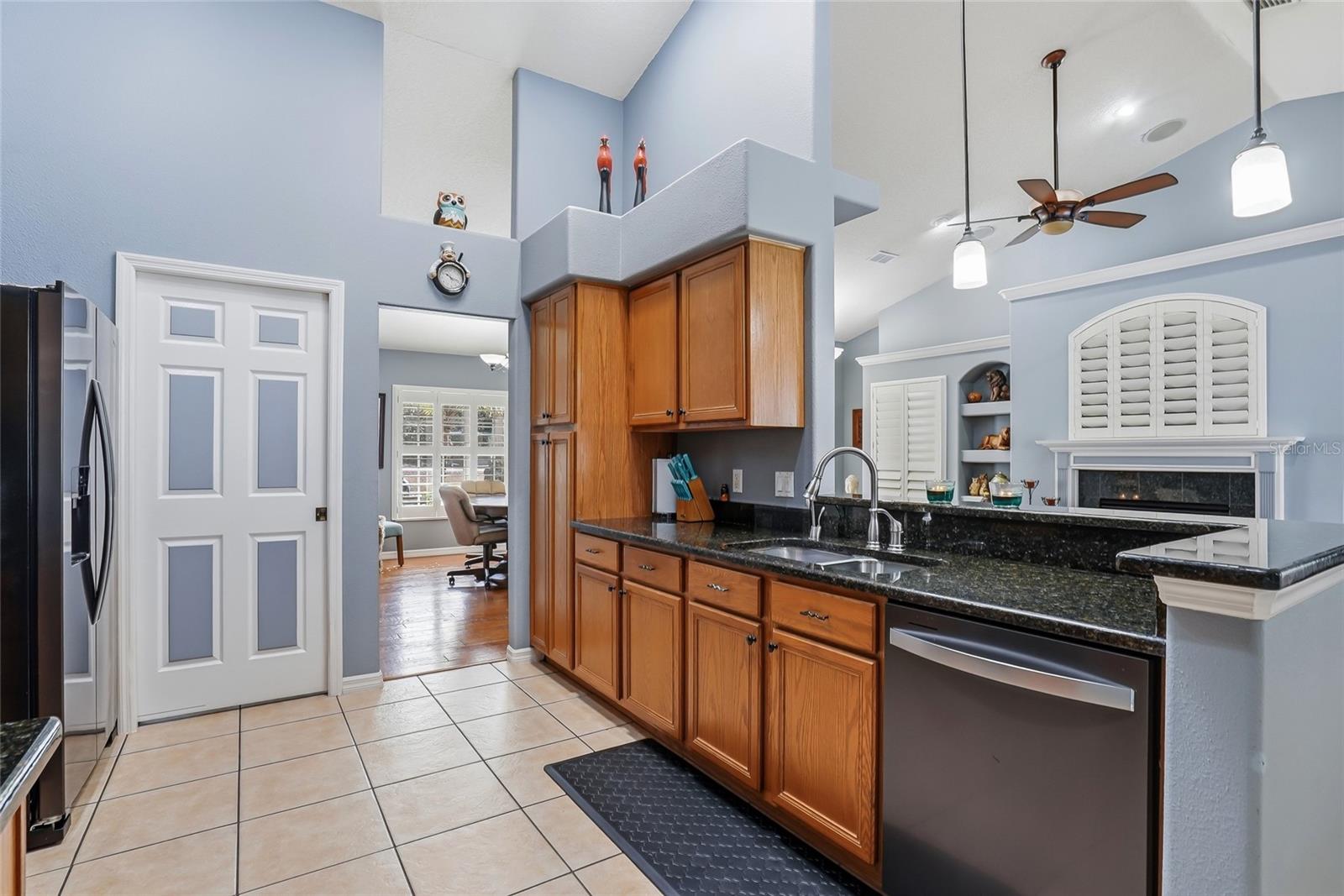 Image 21 of 66 For 296 Quartz Avenue