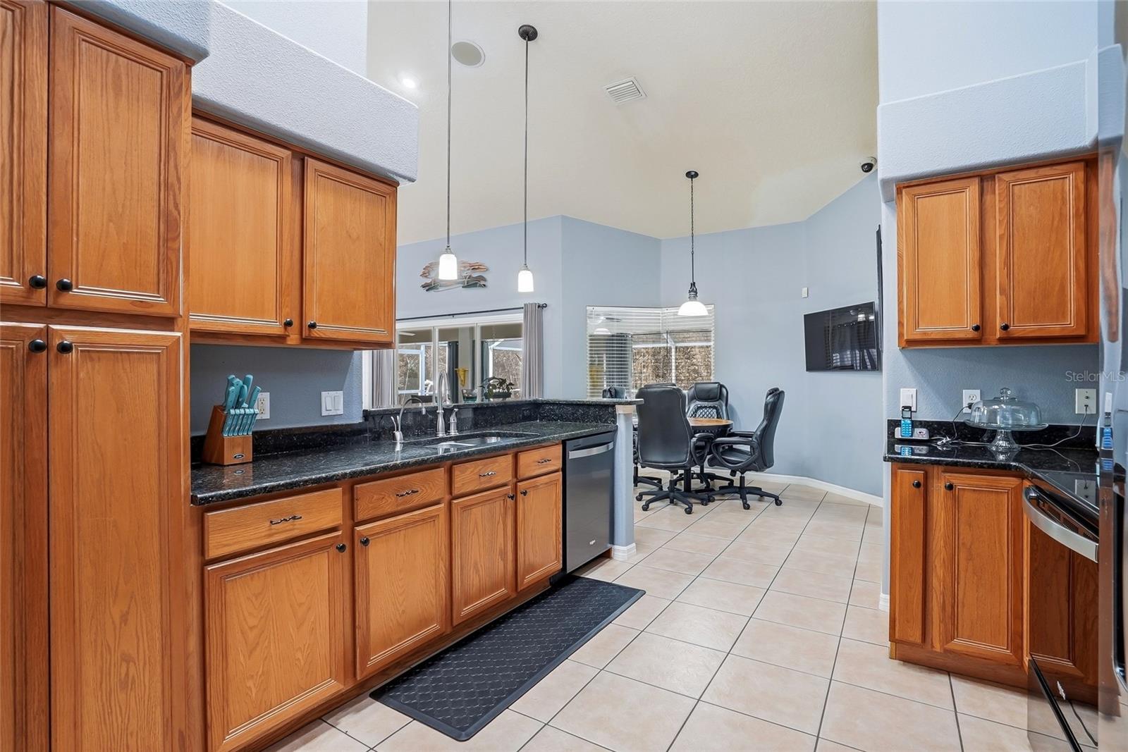 Image 23 of 66 For 296 Quartz Avenue