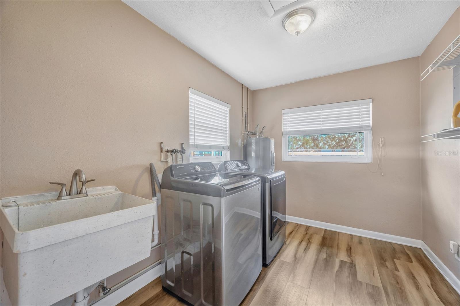 Image 32 of 82 For 6902 Potts Road