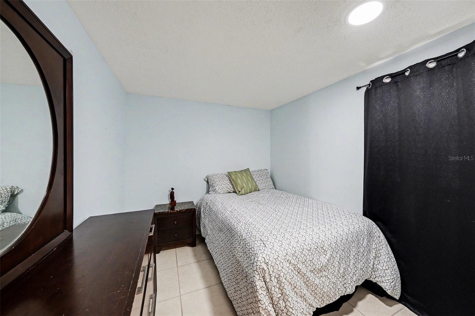 Listing photo id 17 for 6807 Dickinson Court