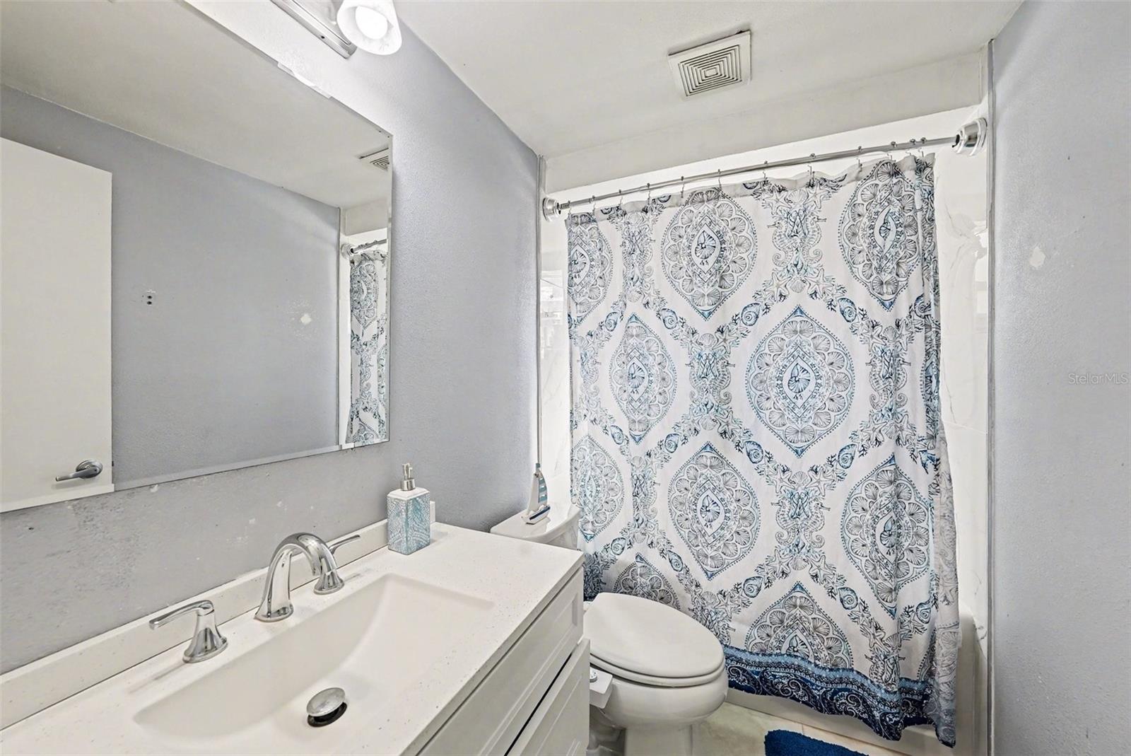 Listing photo id 19 for 6807 Dickinson Court