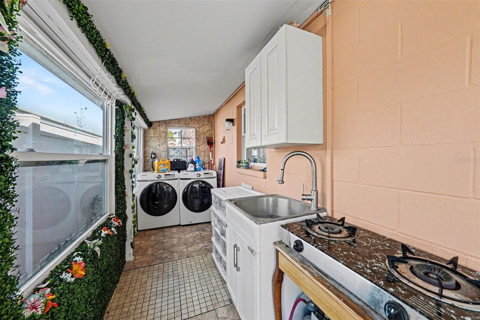 Listing photo id 20 for 6807 Dickinson Court