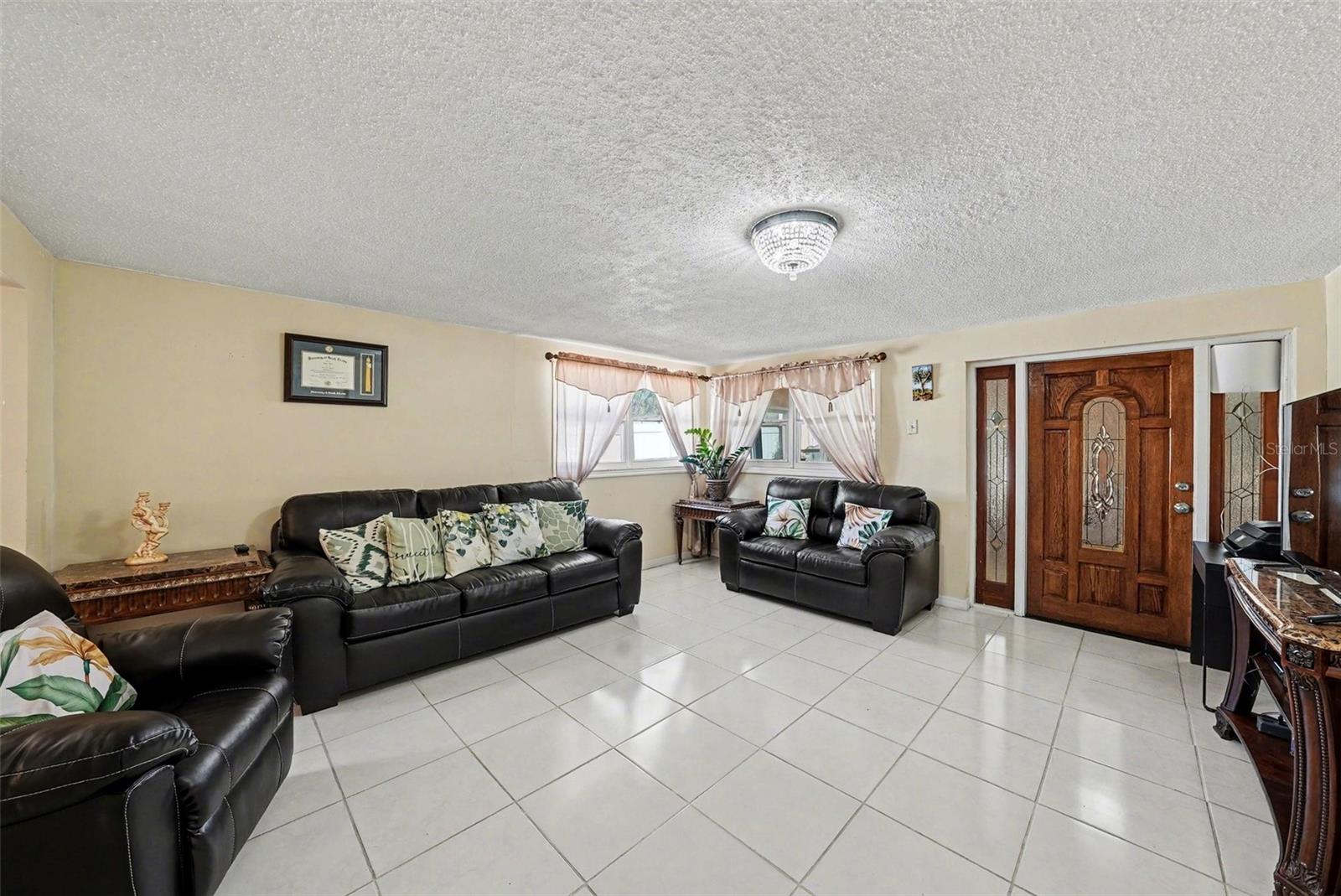 Listing photo id 1 for 6807 Dickinson Court