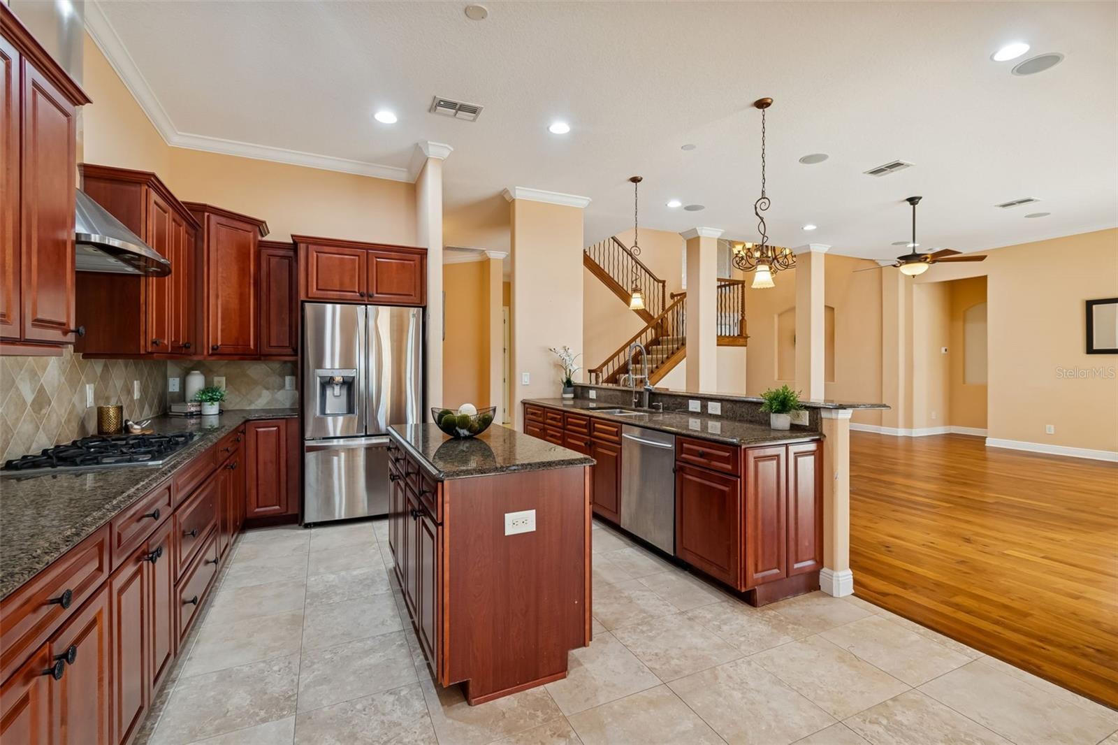 Listing photo id 15 for 2630 Grand Lakeside Drive