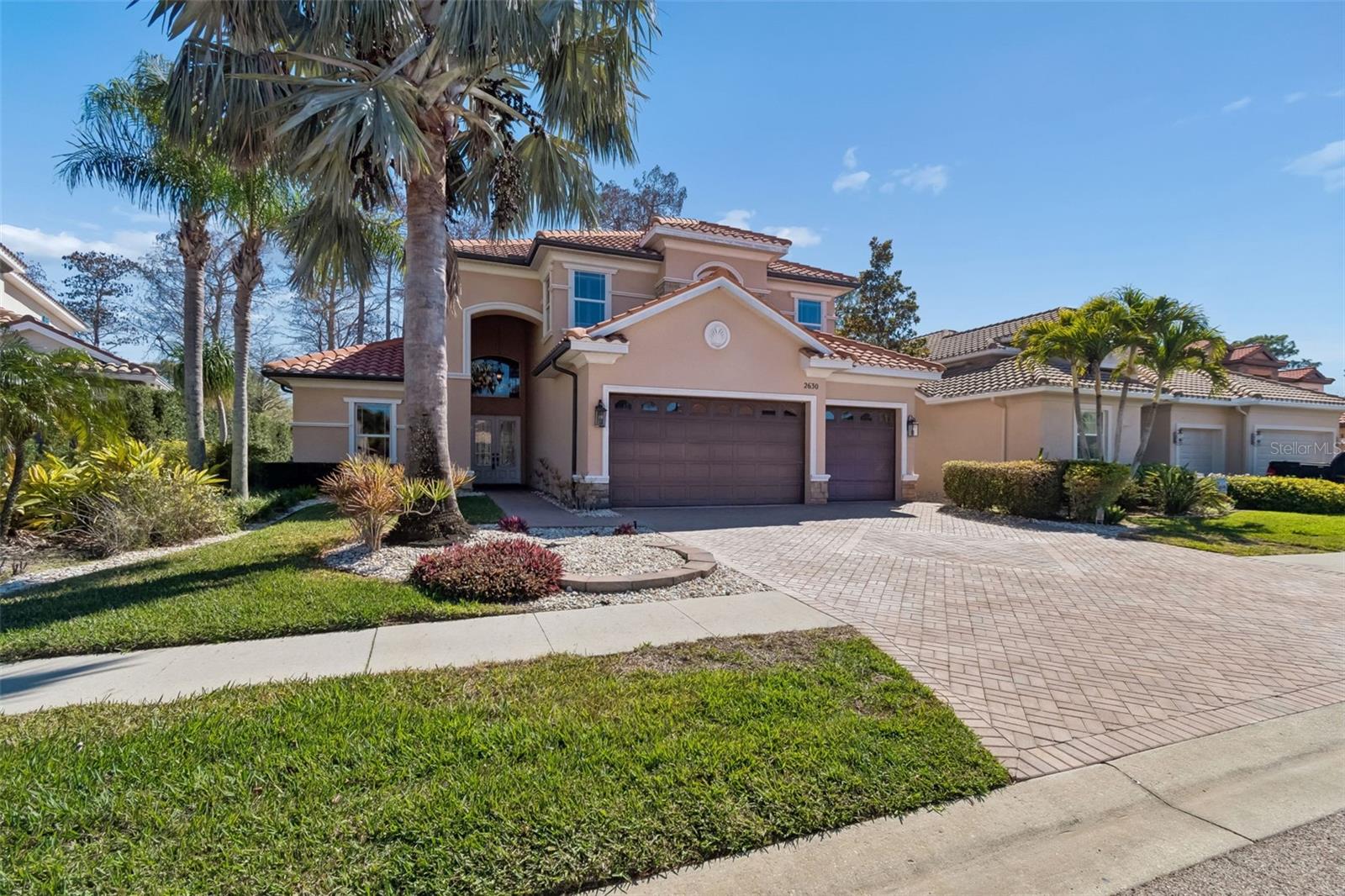 Listing photo id 0 for 2630 Grand Lakeside Drive