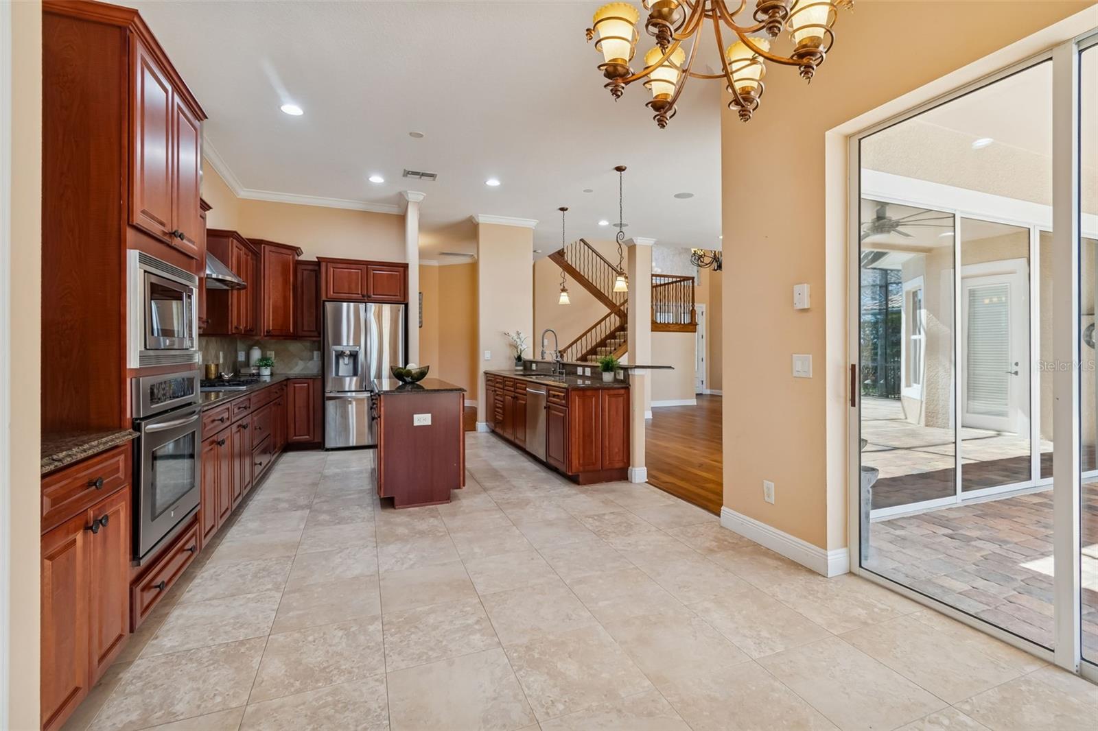 Listing photo id 19 for 2630 Grand Lakeside Drive