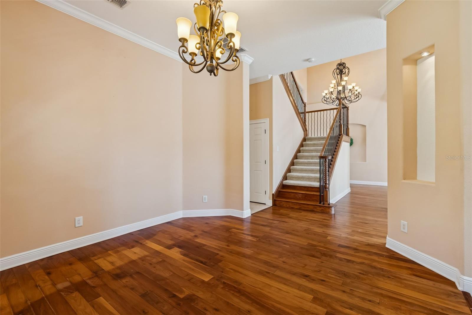 Listing photo id 20 for 2630 Grand Lakeside Drive