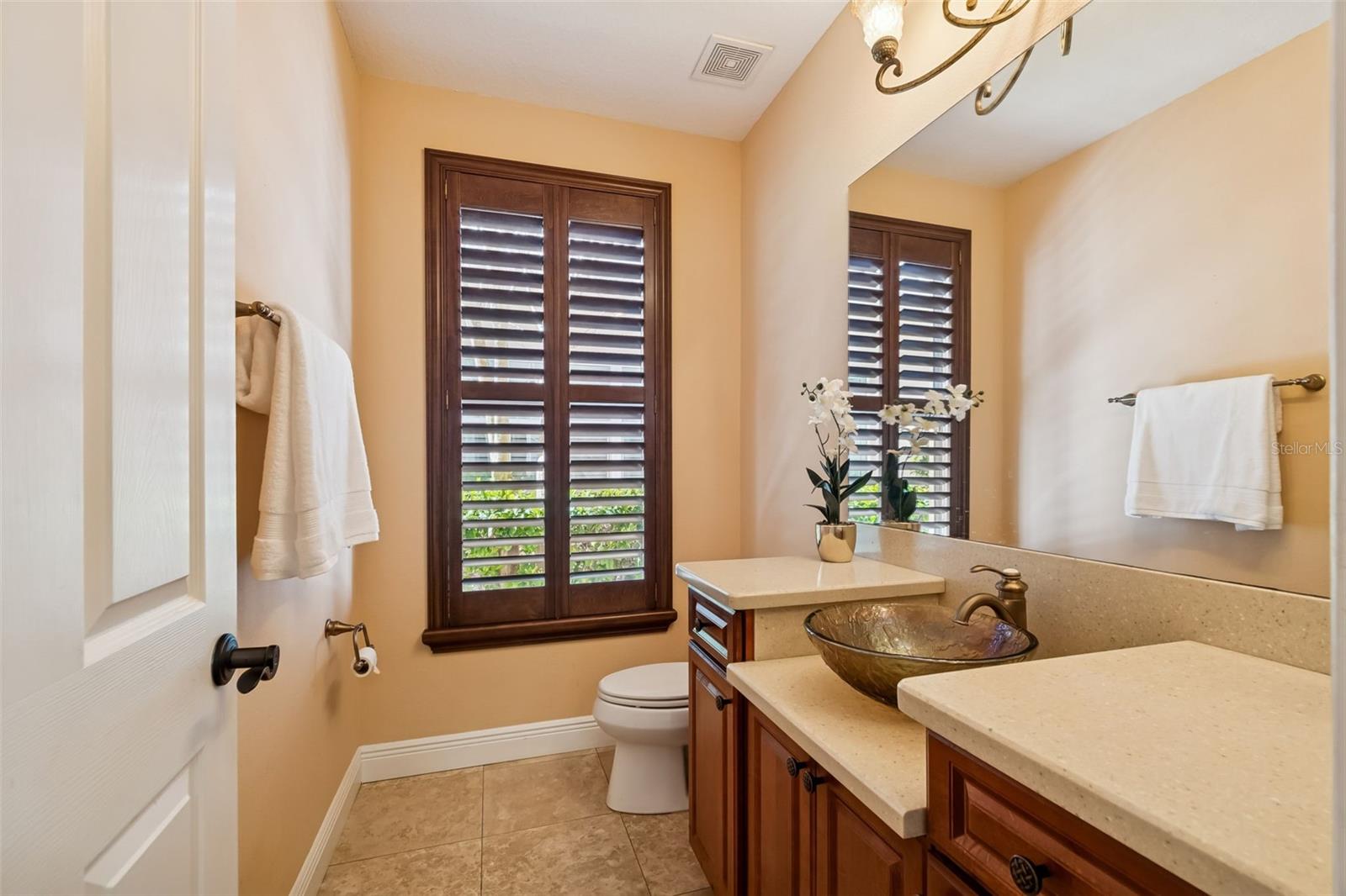 Listing photo id 25 for 2630 Grand Lakeside Drive