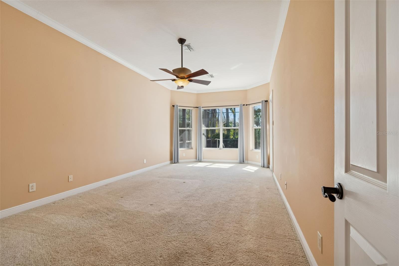 Listing photo id 26 for 2630 Grand Lakeside Drive