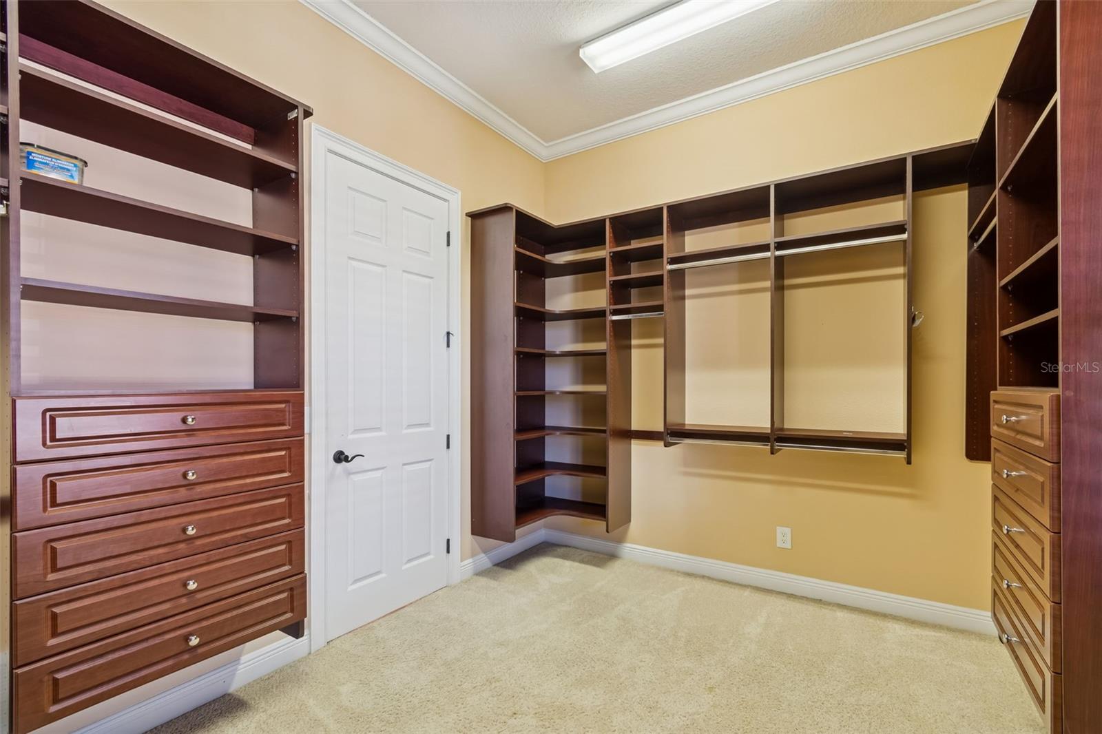 Listing photo id 35 for 2630 Grand Lakeside Drive